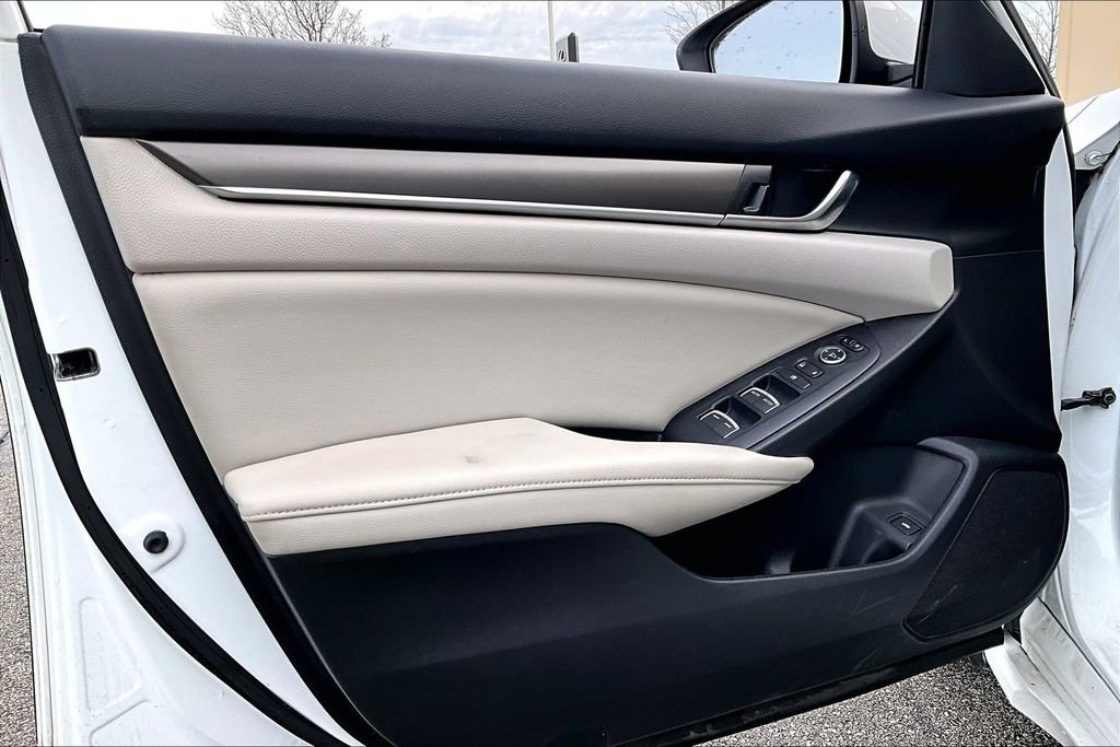 Used 2018 Honda Accord Hybrid image 14