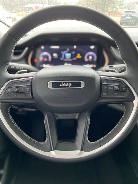 Used 2023 Jeep Grand Cherokee Laredo image 25