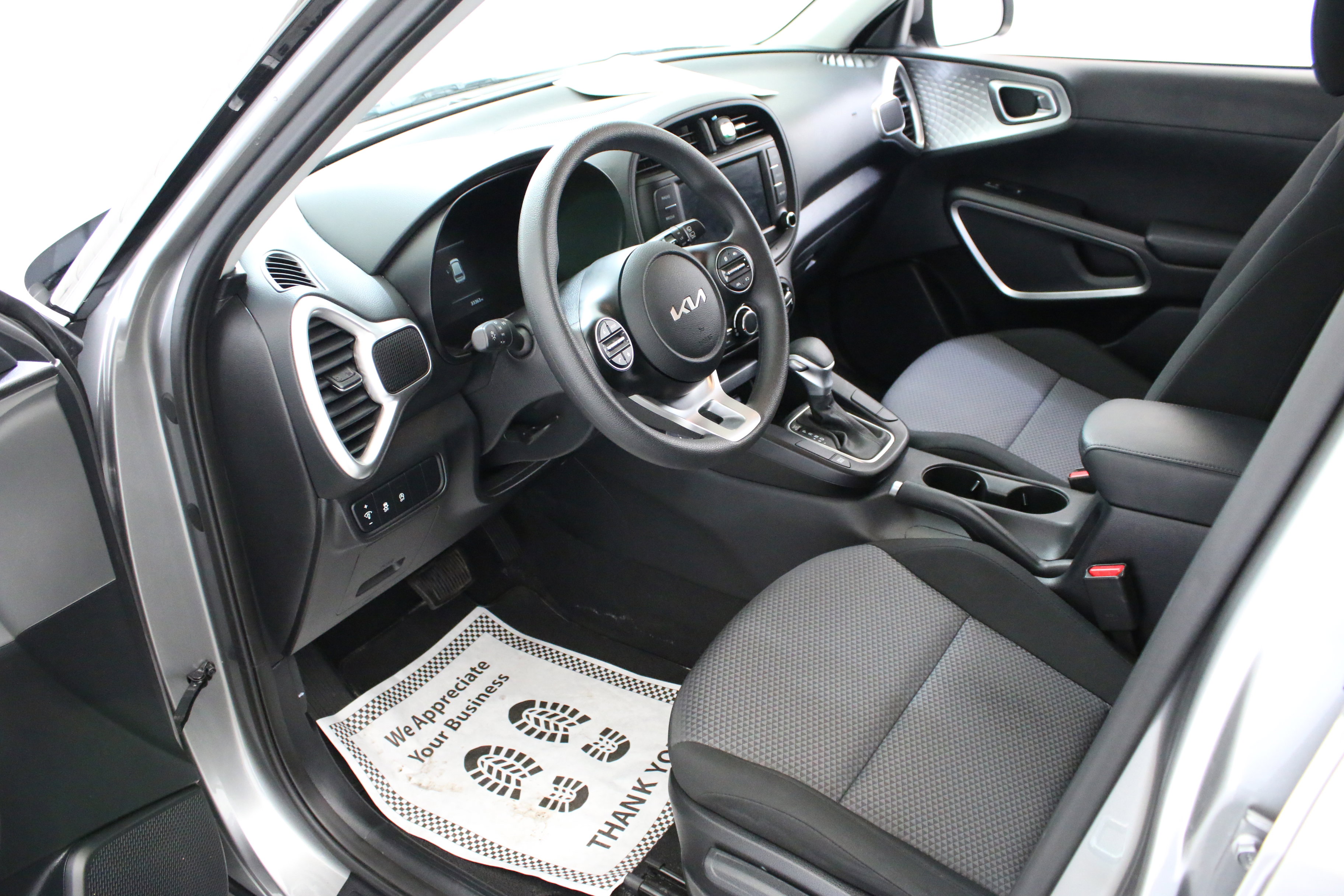 Used 2023 Kia Soul LX w/ LX Technology Package FWD image 21