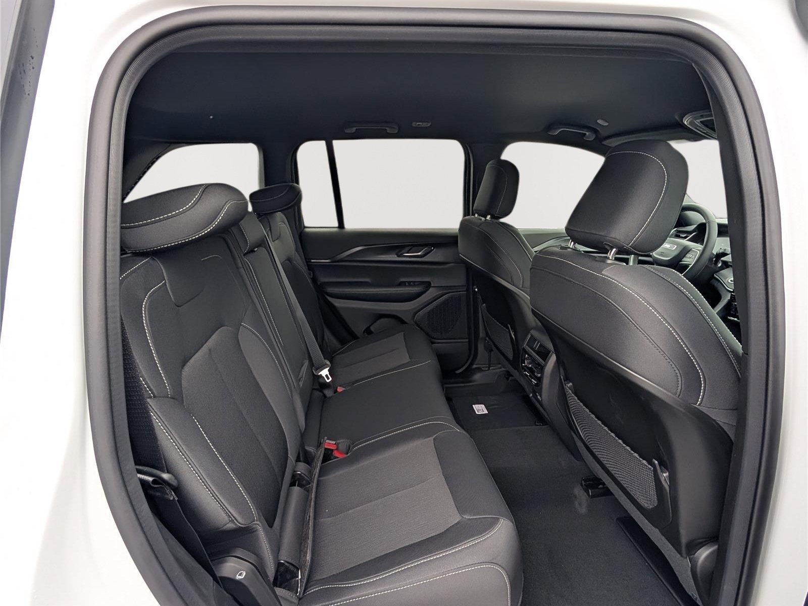 New 2026 Jeep Grand Cherokee Laredo AWD/4WD image 7