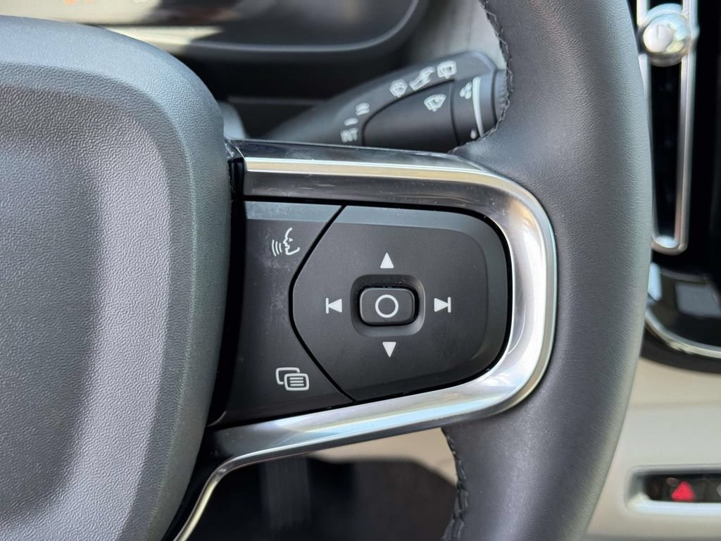 Certified 2024 Volvo XC40 B5 Plus w/ Protection Package Premier AWD/4WD image 24