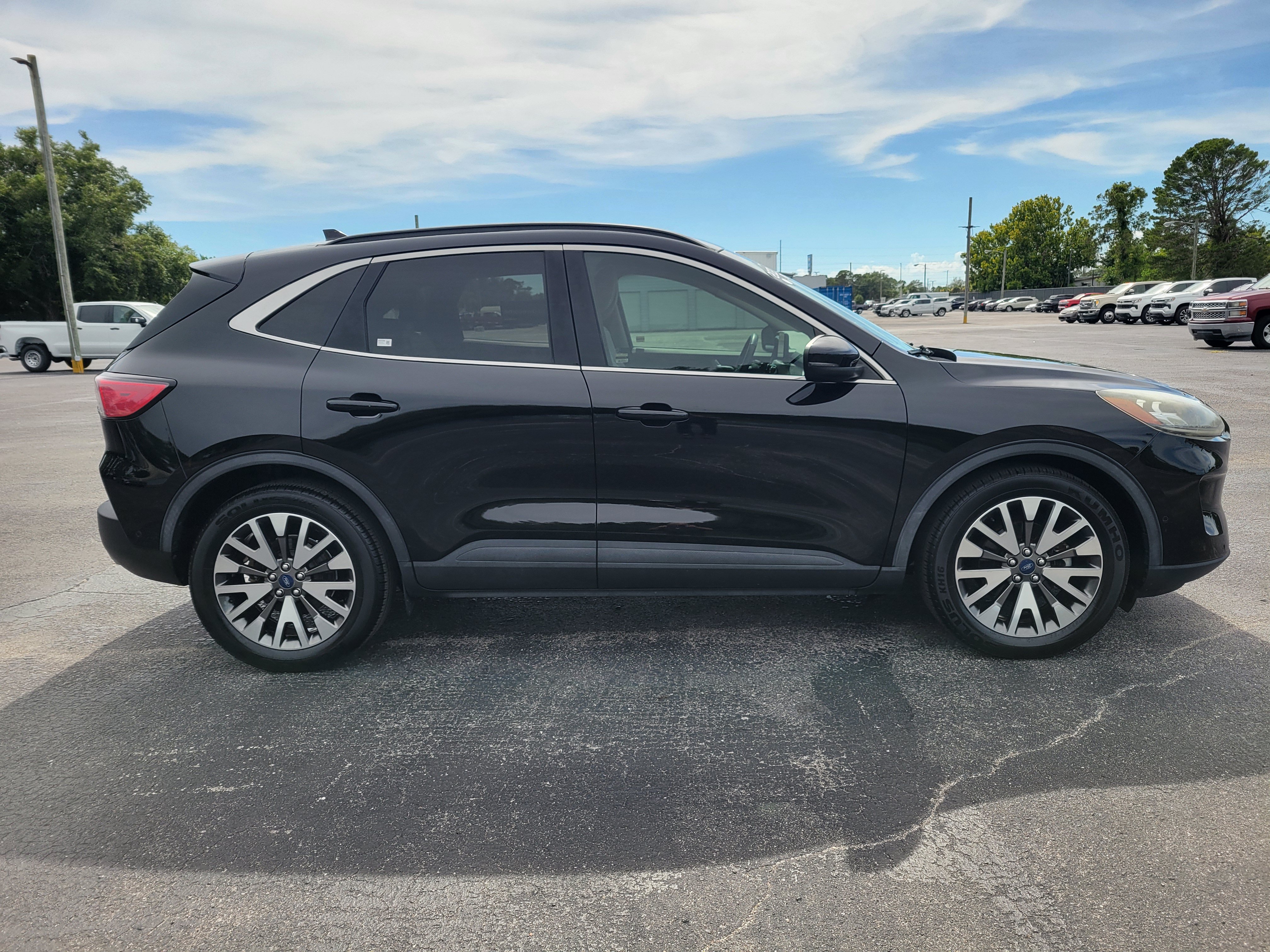 Used 2020 Ford Escape Titanium FWD image 4