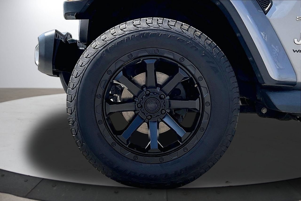Certified 2018 Jeep Wrangler Unlimited Sahara AWD/4WD image 33