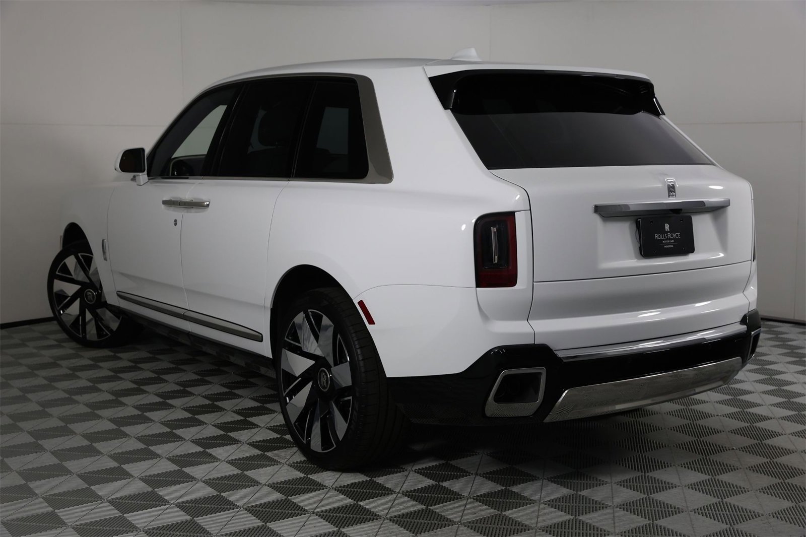 New 2026 Rolls-Royce Cullinan image 3