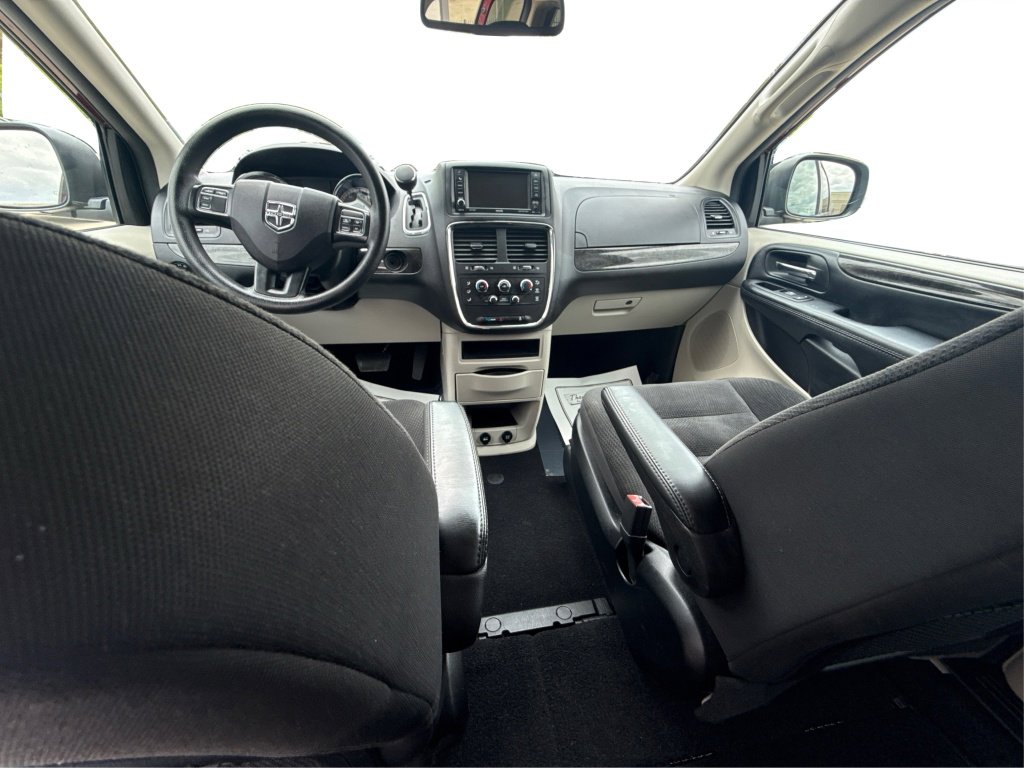 Used 2019 Dodge Grand Caravan SE w/ UConnect Hands-Free Group FWD image 29