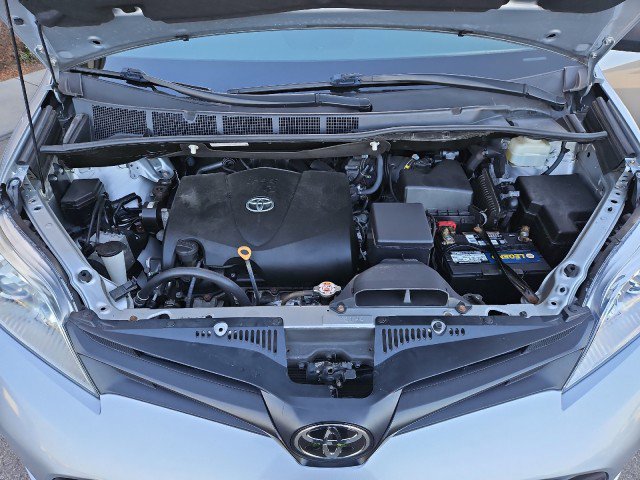 Used 2020 Toyota Sienna L image 25