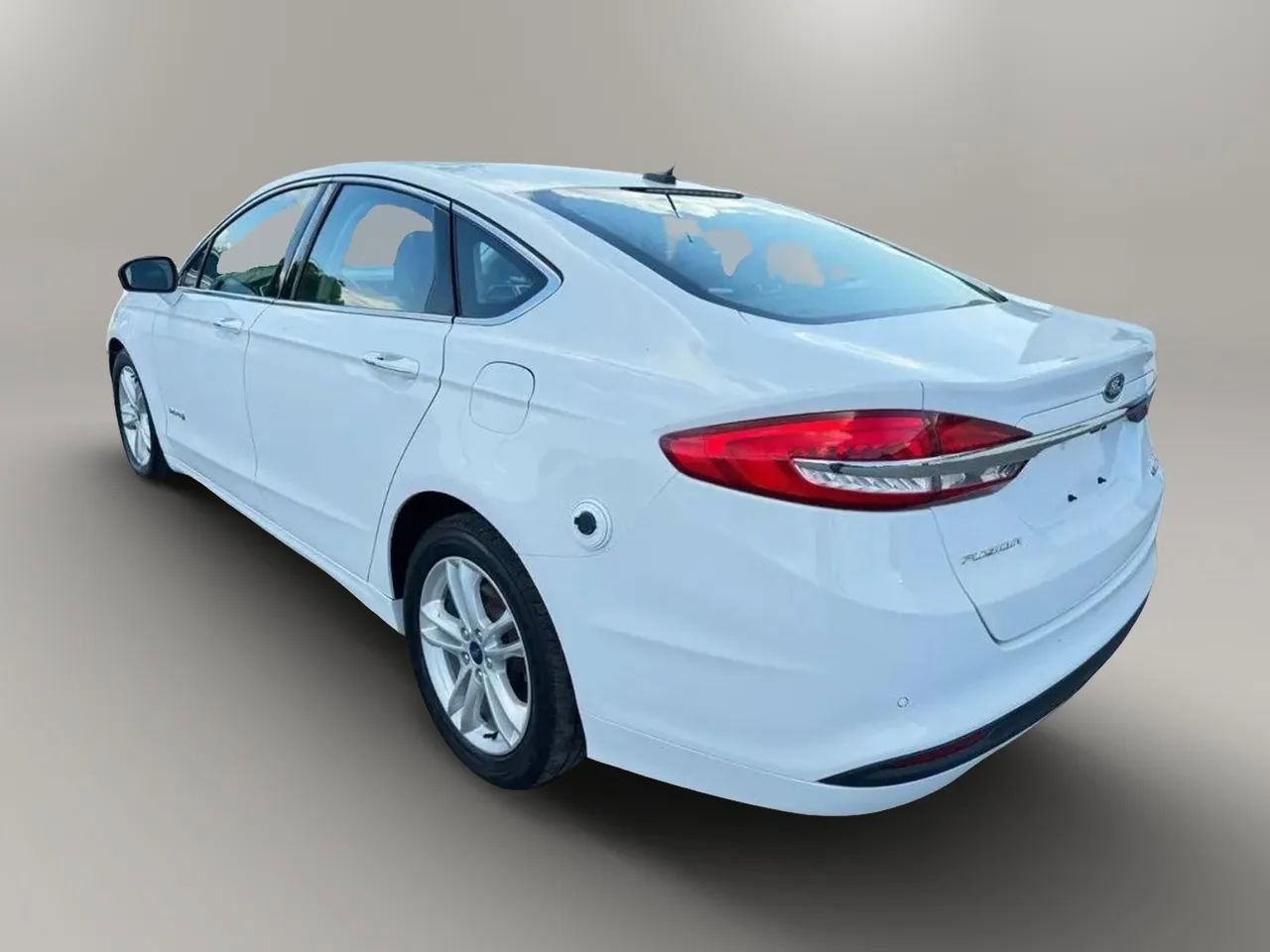 Used 2018 Ford Fusion SE w/ Equipment Group 602A FWD image 9