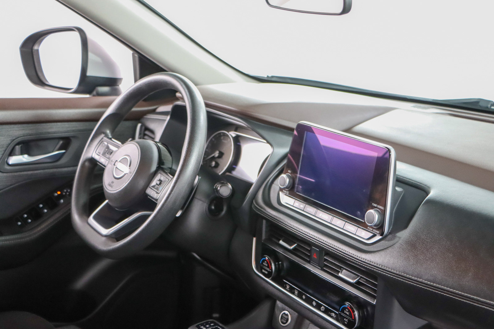Used 2023 Nissan Rogue SV FWD image 25