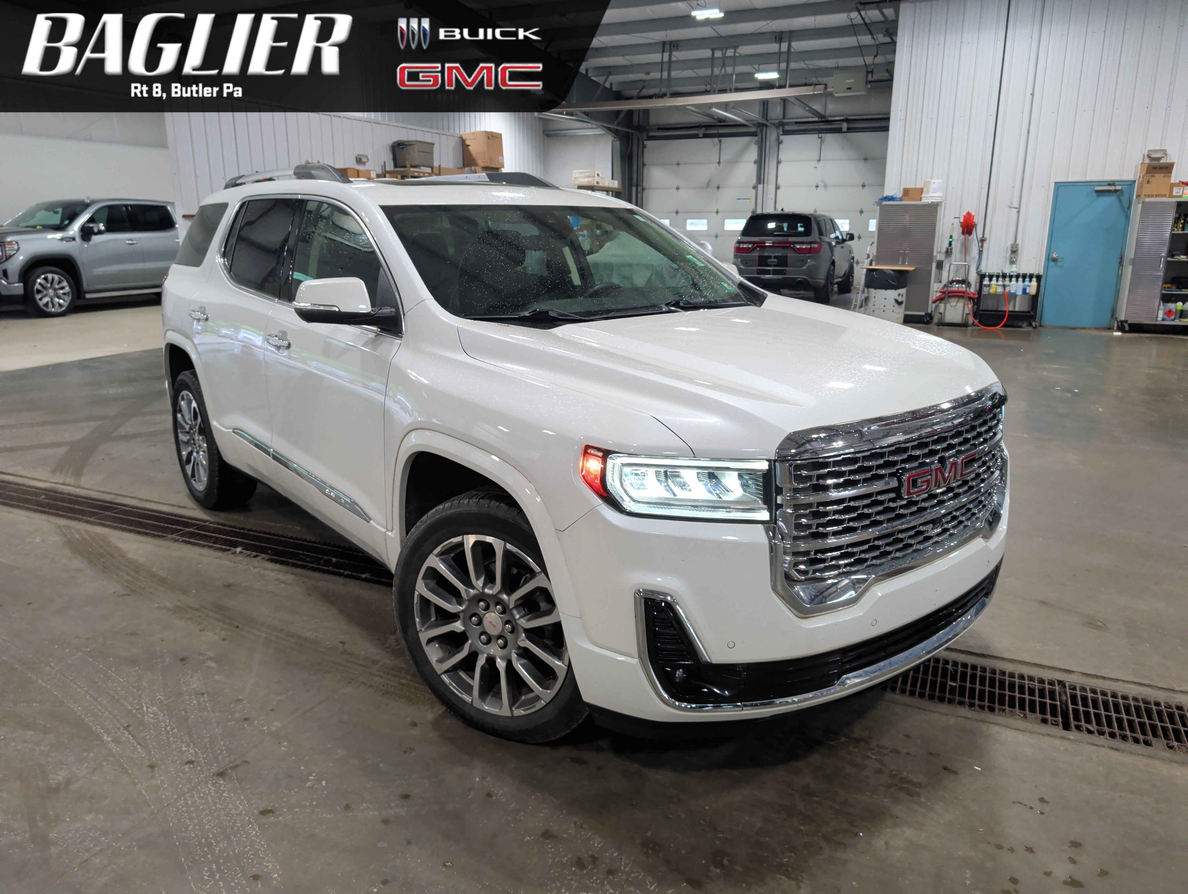Used 2023 GMC Acadia Denali w/ Denali Technology Package AWD/4WD image 1