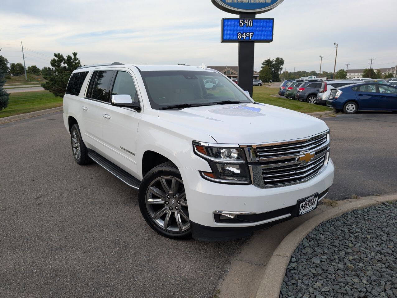 Used 2018 Chevrolet Suburban Premier image 2