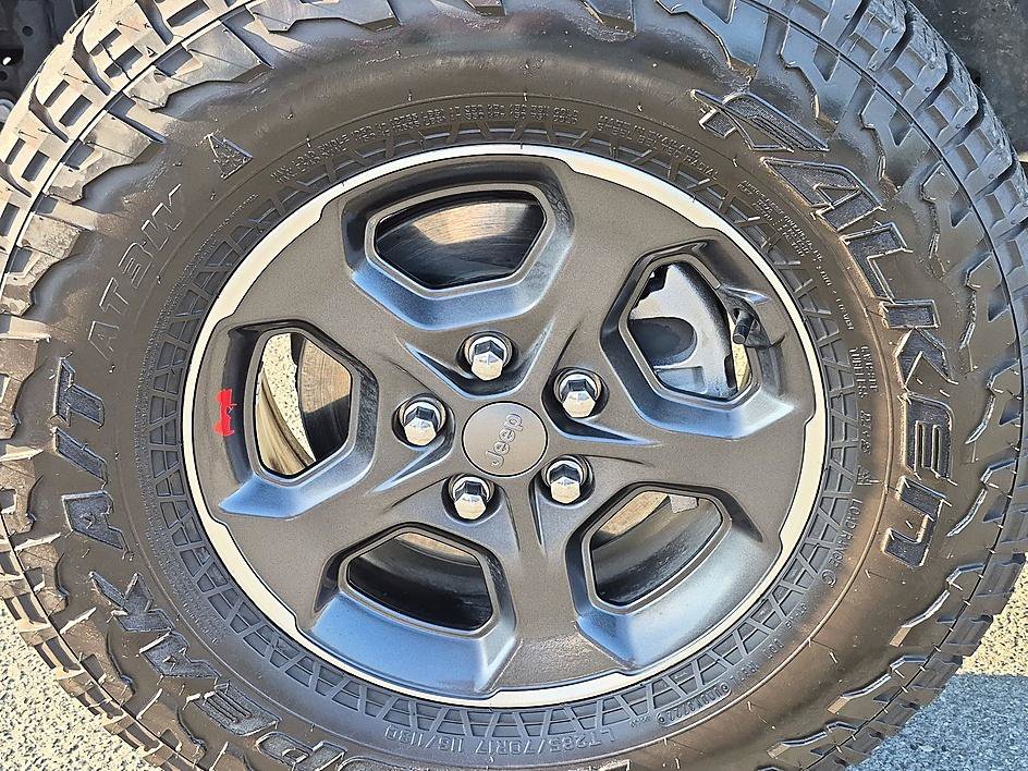 Used 2023 Jeep Gladiator Rubicon w/ Cold Weather Group AWD/4WD image 10