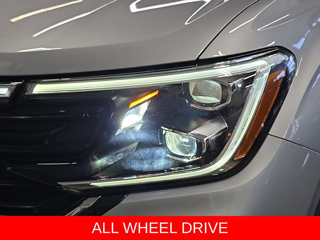 Used 2025 Volkswagen Atlas Cross Sport SE AWD/4WD image 31