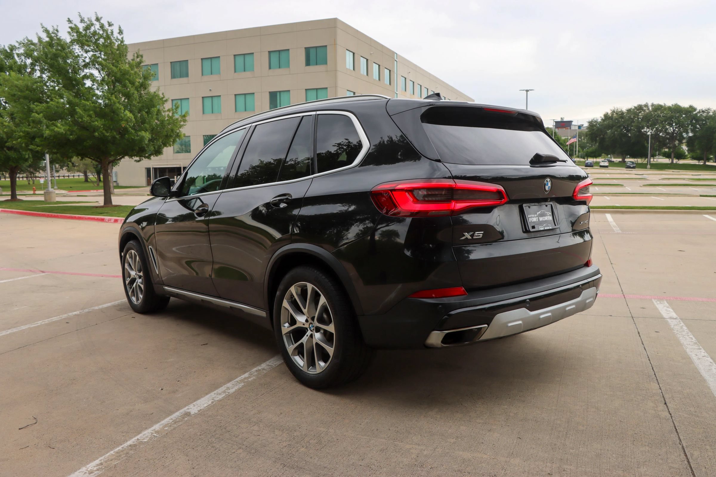Used 2019 BMW X5 xDrive40i w/ Convenience Package AWD/4WD image 5