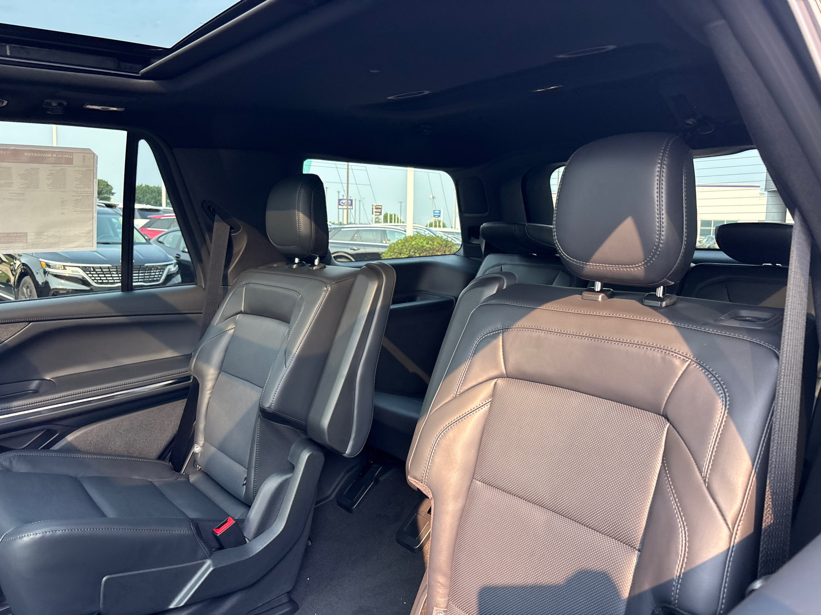 New 2027 Lincoln Navigator Reserve w/ Jet Appearance Package AWD/4WD image 26