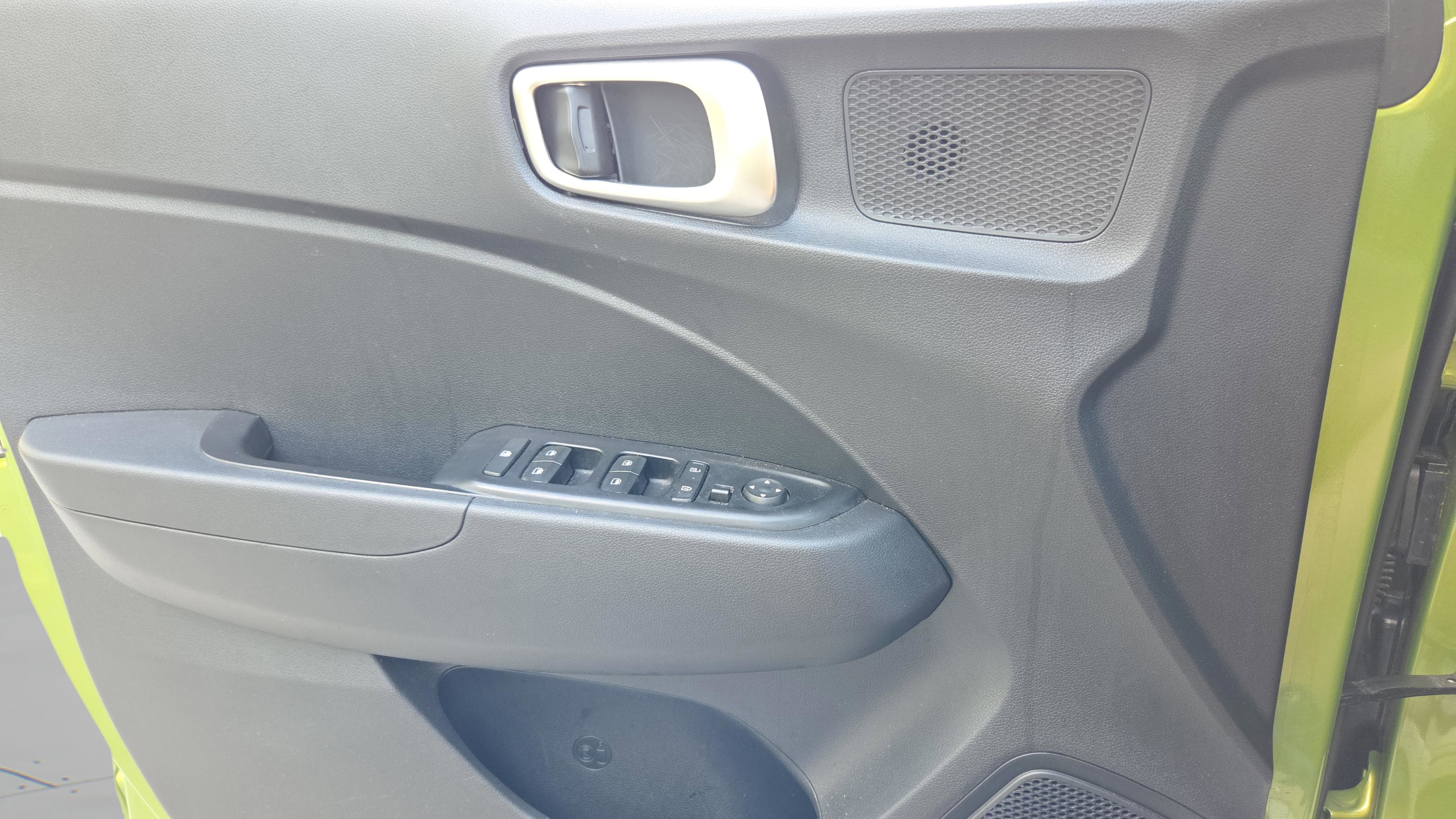 Used 2024 Hyundai Venue SE image 30