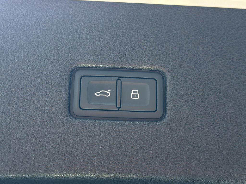 Used 2021 Audi Q8 Prestige AWD/4WD image 13