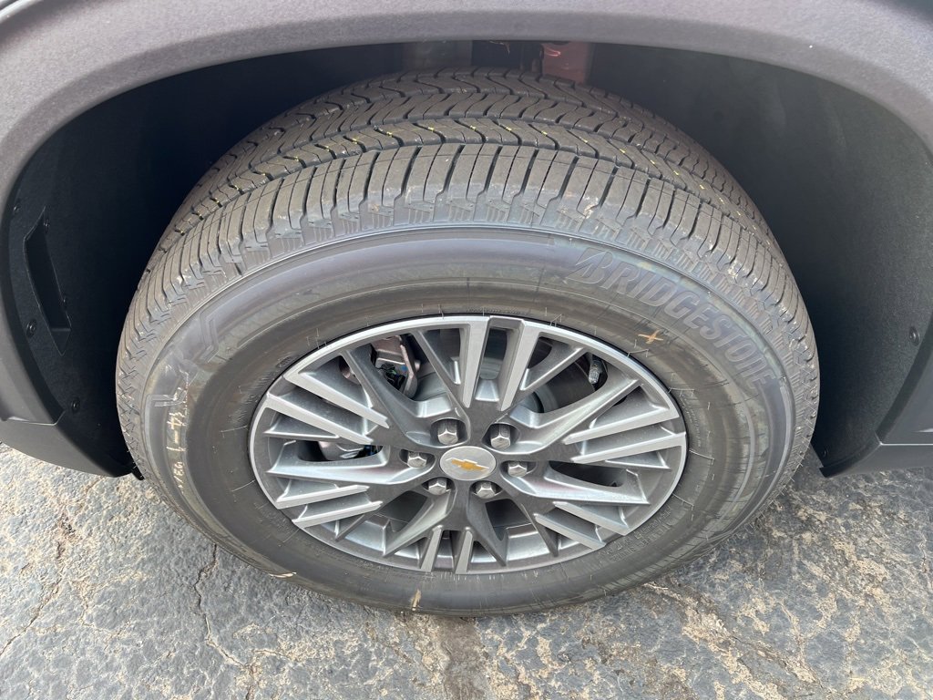 New 2026 Chevrolet Traverse LT w/ LPO, Floor Liner Package image 2