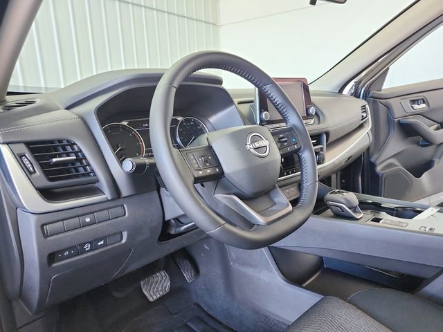 Used 2025 Nissan Rogue SV image 18