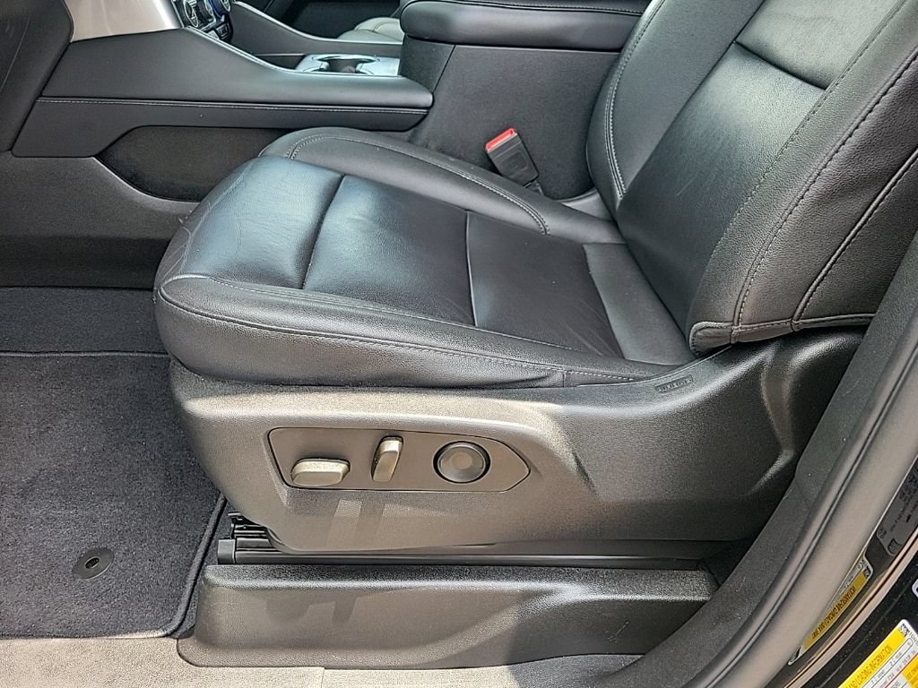 Used 2023 Chevrolet Tahoe Z71 w/ Luxury Package AWD/4WD image 12