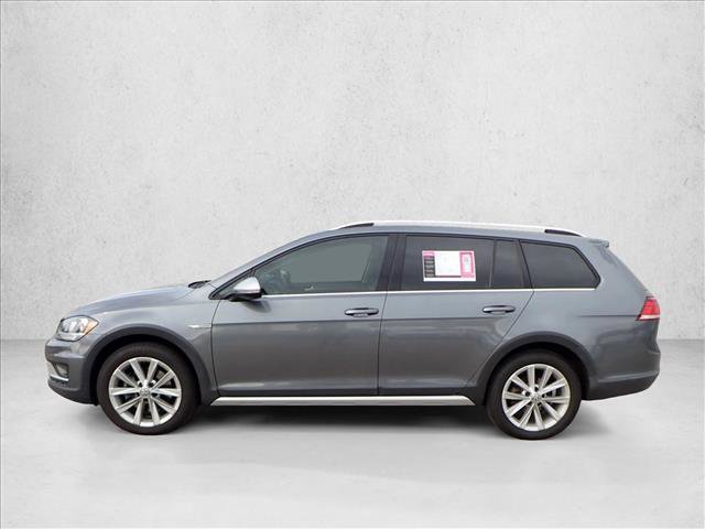 Used 2018 Volkswagen Golf SE image 2