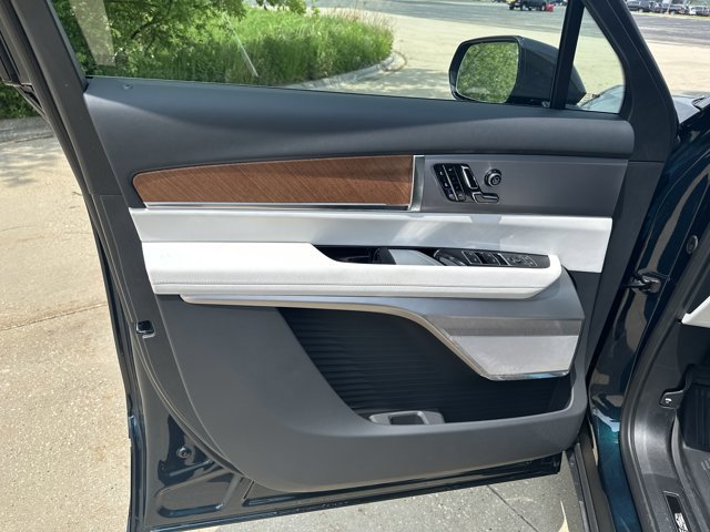 New 2026 Cadillac Vistiq Luxury w/ LPO, Floor Liner Package image 10