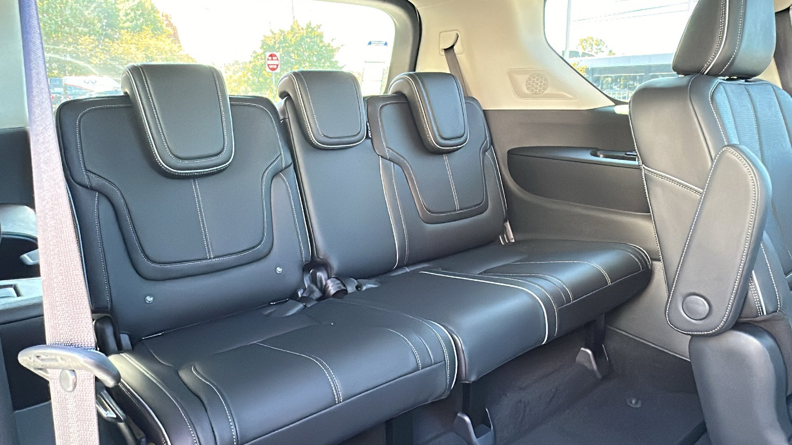 New 2025 INFINITI QX80 Sensory image 11