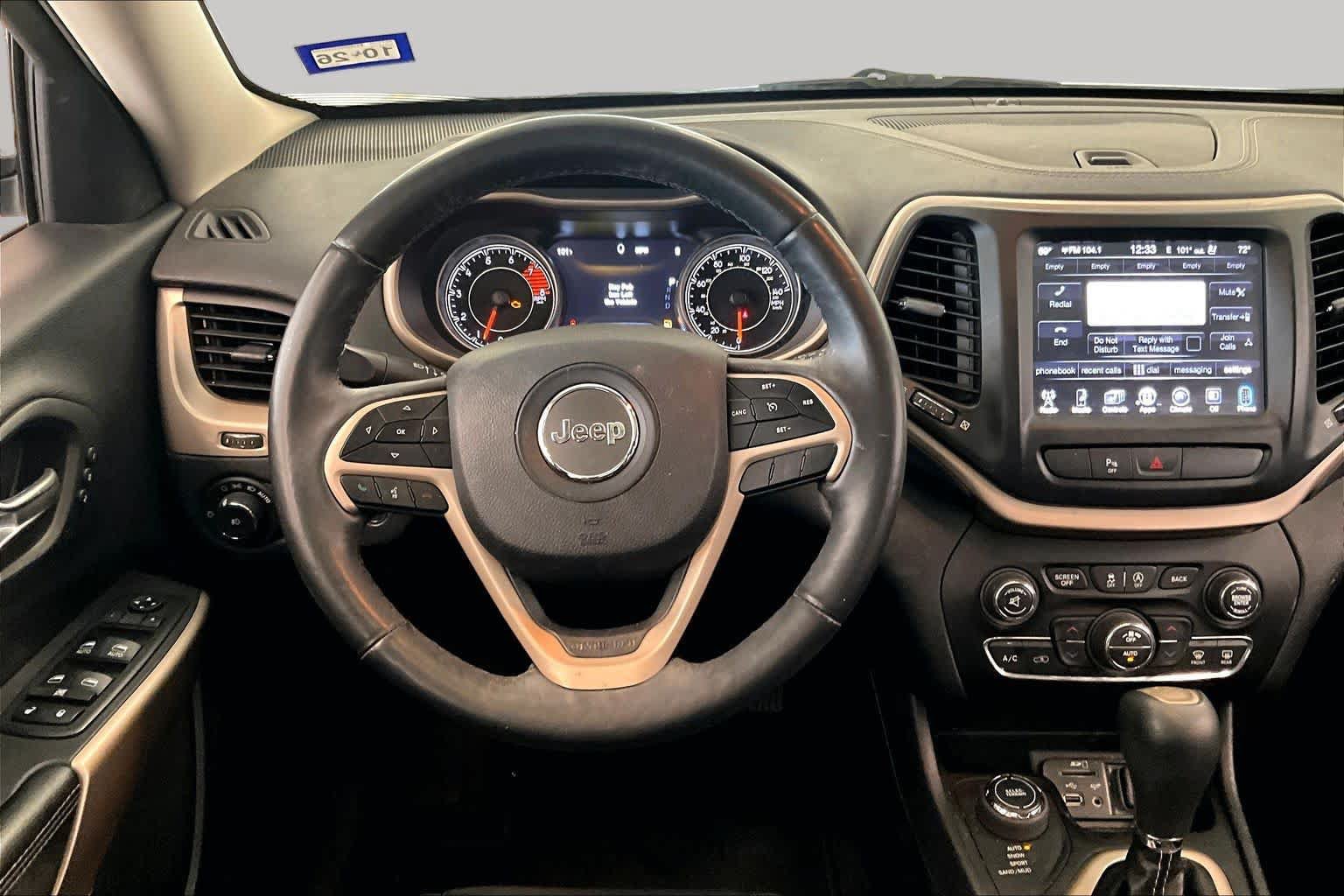 Used 2018 Jeep Cherokee Limited w/ Luxury Group AWD/4WD image 5