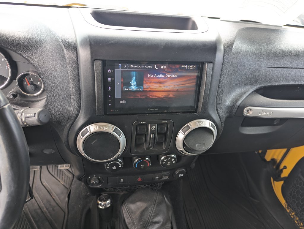 Used 2015 Jeep Wrangler Unlimited Sahara w/ Connectivity Group AWD/4WD image 16