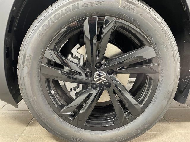 New 2026 Volkswagen Atlas Cross Sport SEL R-Line image 8