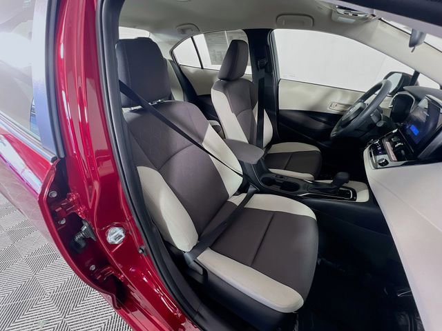 Used 2025 Toyota Corolla LE image 29