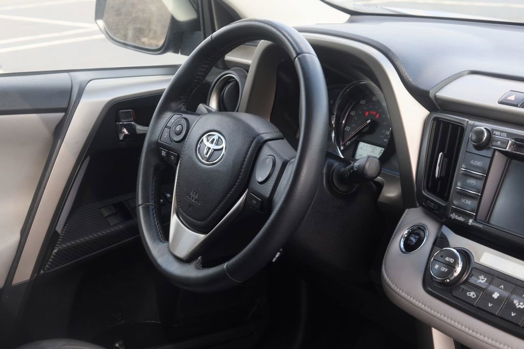 Used 2015 Toyota RAV4 Limited image 26