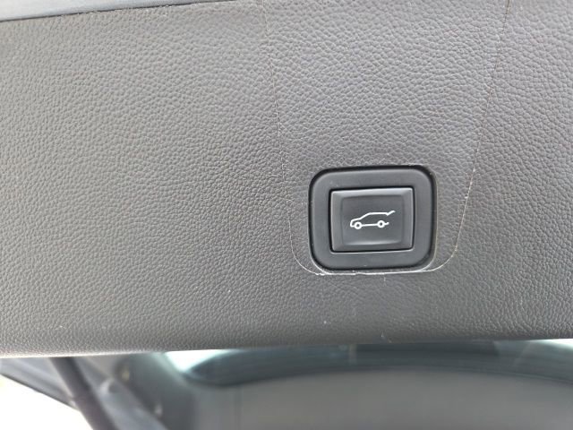 Used 2023 Chevrolet Traverse LT image 12