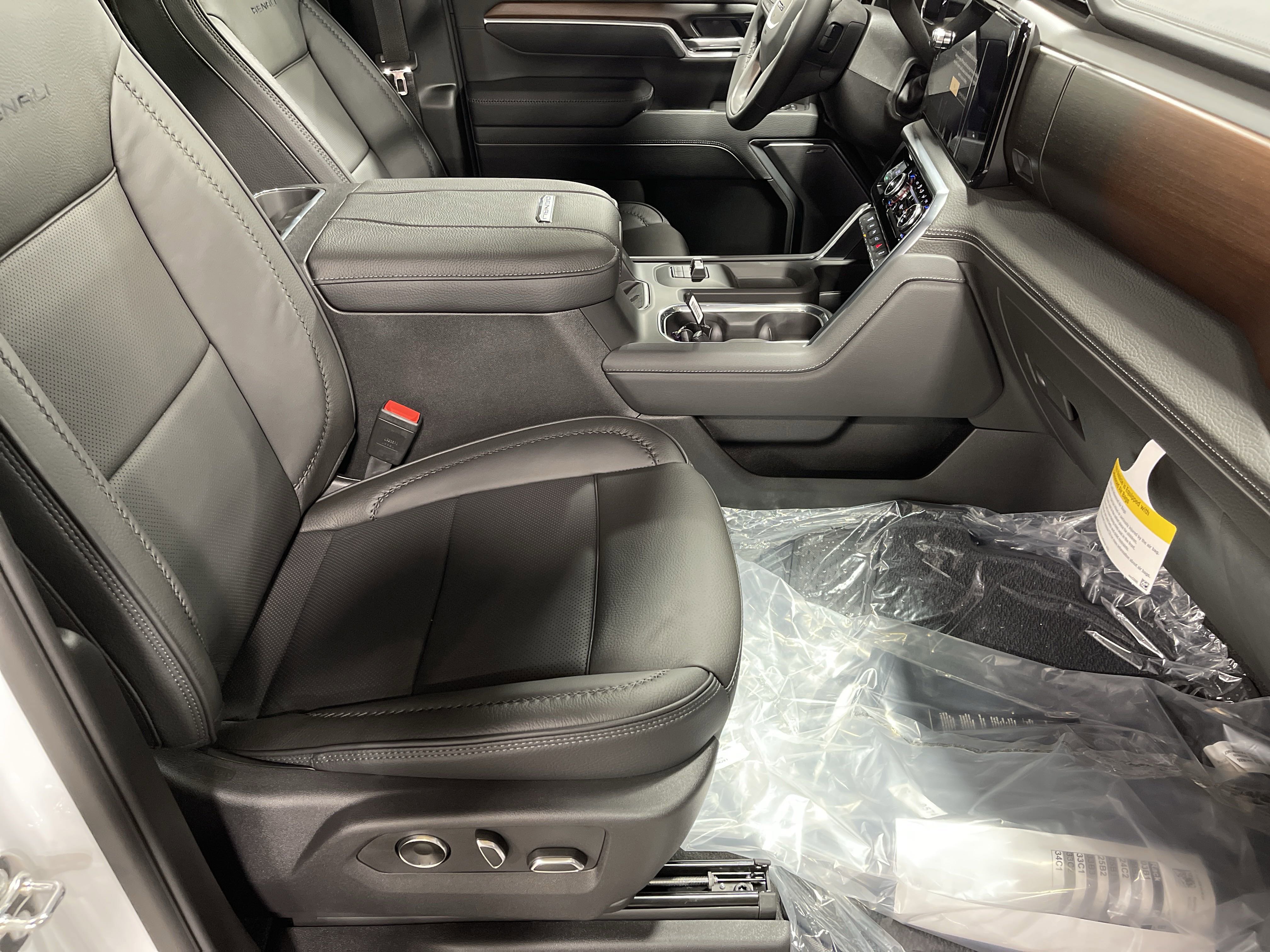 New 2026 GMC Sierra 2500 Denali w/ Denali Reserve Package image 16