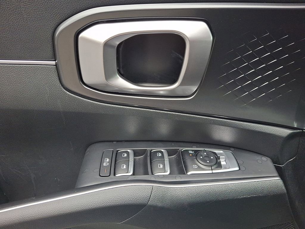 Used 2024 Kia Sorento S image 16