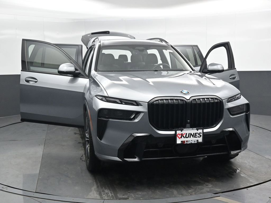 Used 2024 BMW X7 xDrive40i w/ M Sport Package AWD/4WD image 49