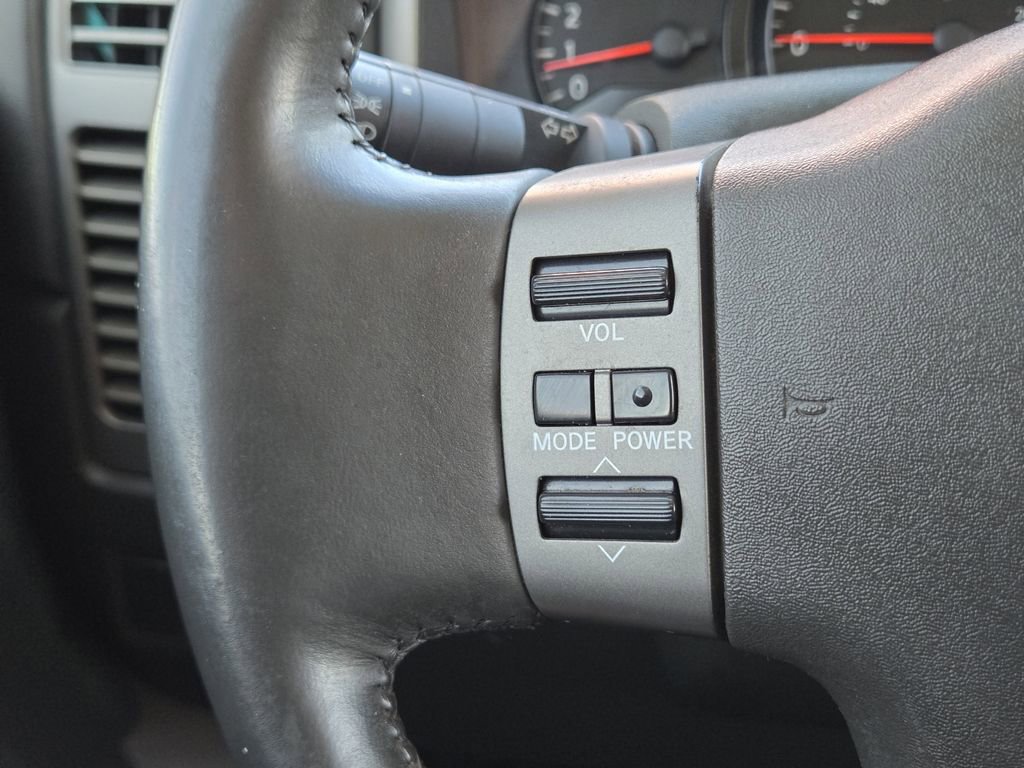 Used 2004 Nissan Titan SE RWD image 28