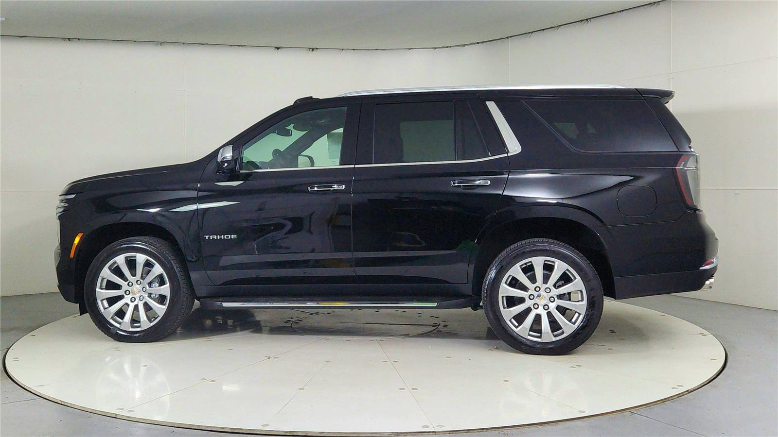 New 2026 Chevrolet Tahoe Premier w/ Sun And Tow Package AWD/4WD image 4