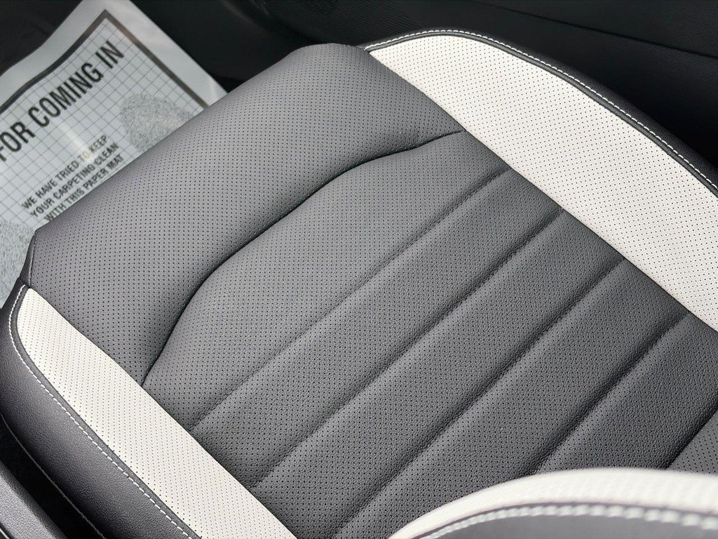 Certified 2025 Volkswagen Taos SEL AWD/4WD image 17