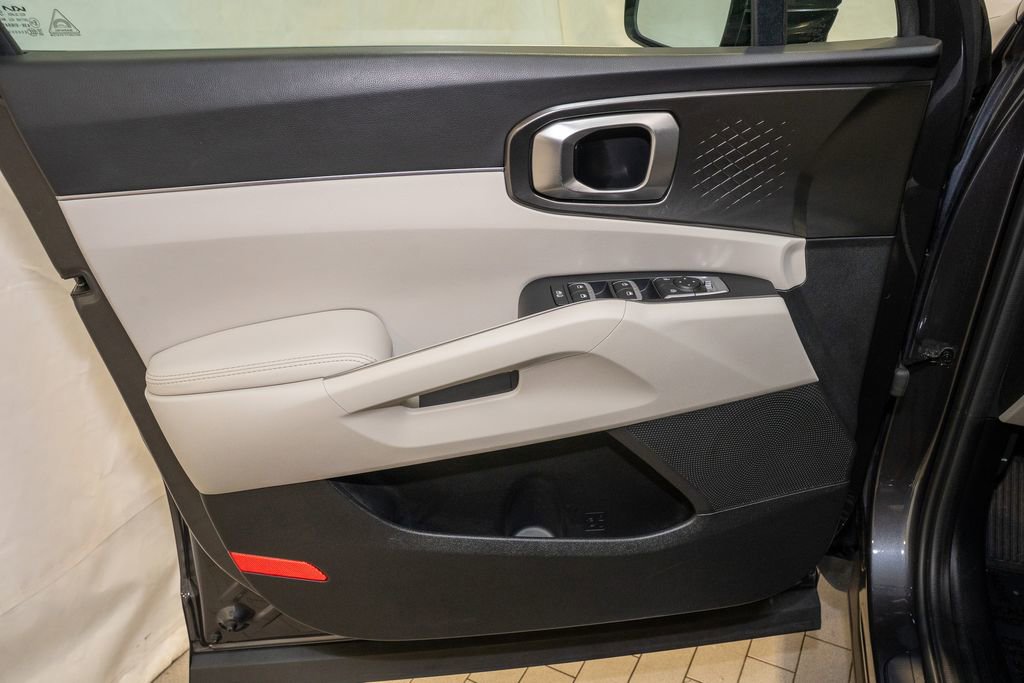 Certified 2023 Kia Sorento EX image 12