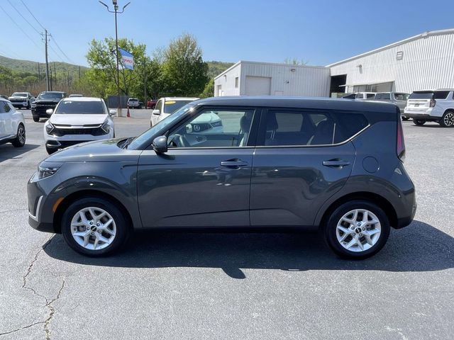 Used 2025 Kia Soul LX w/ LX Technology Package image 2