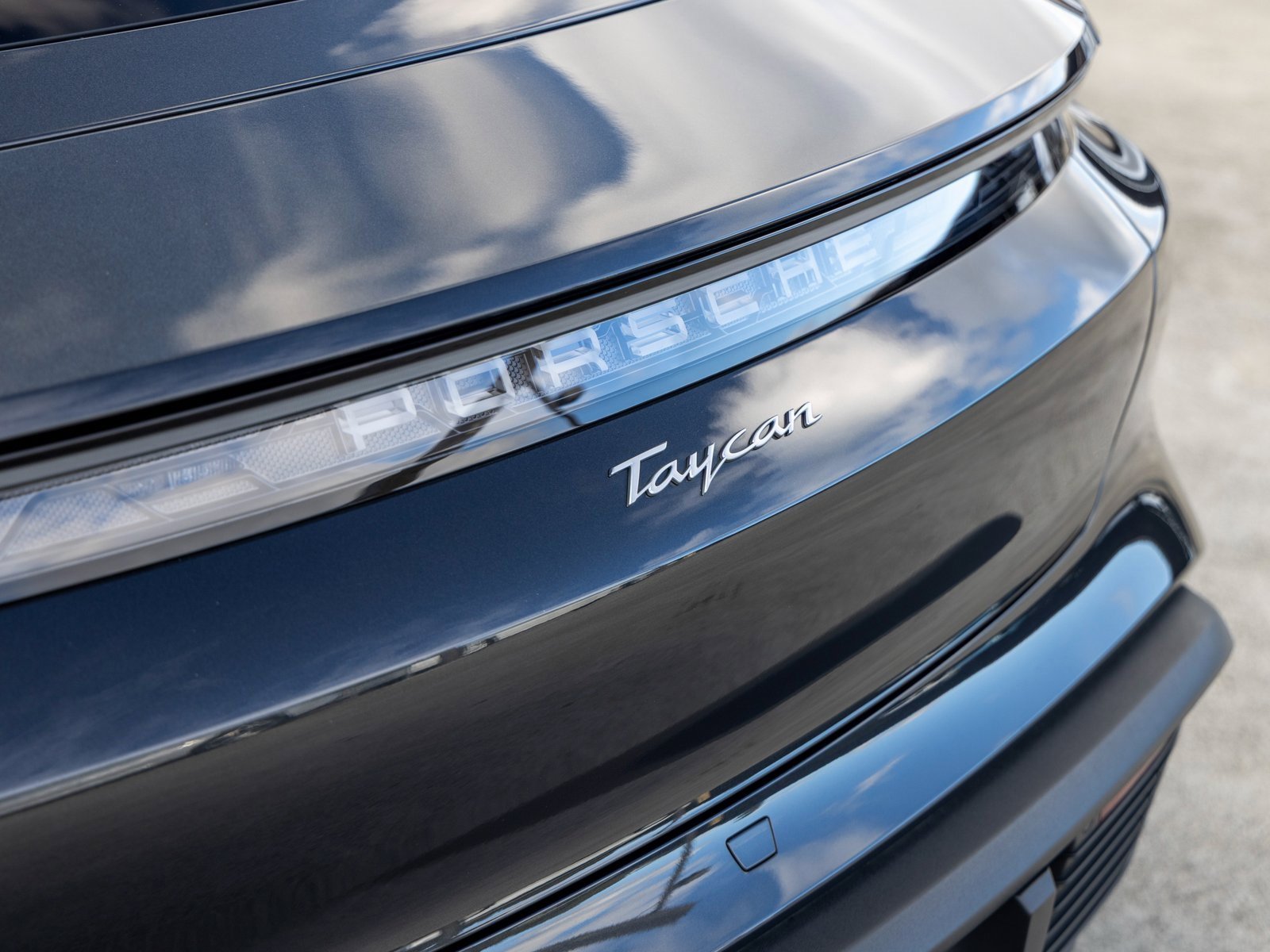 New 2025 Porsche Taycan image 19