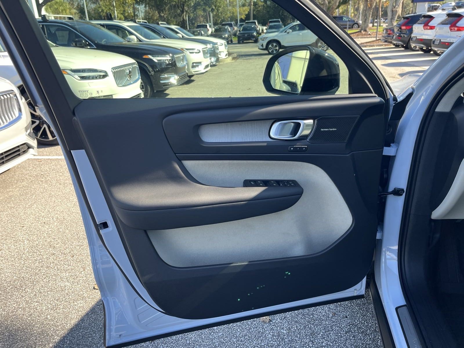 New 2025 Volvo XC40 B5 Ultra w/ Protection Package Premier image 13