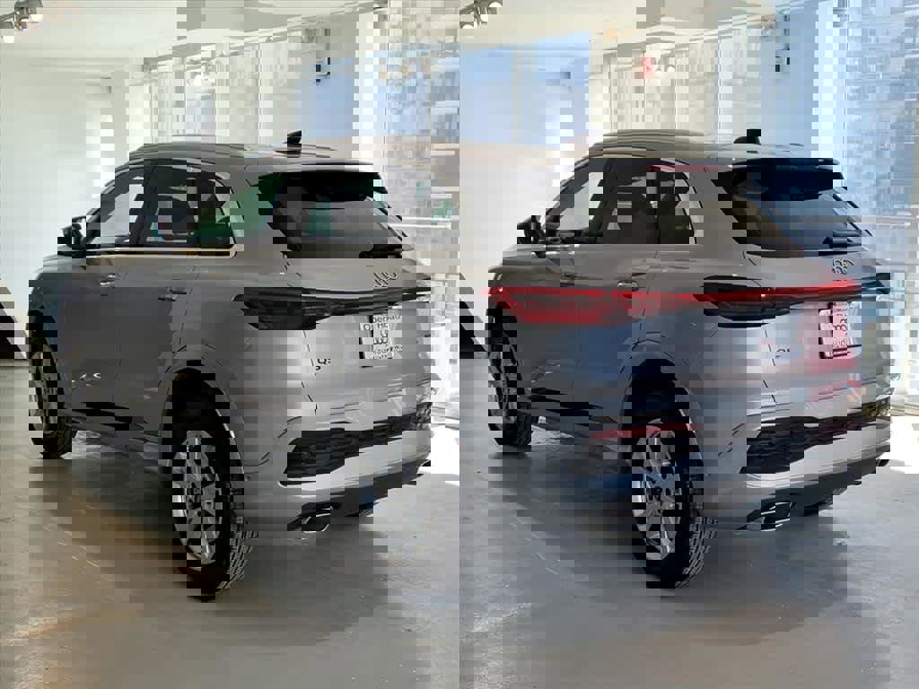 Certified 2025 Audi Q5 Premium w/ Convenience Package image 6