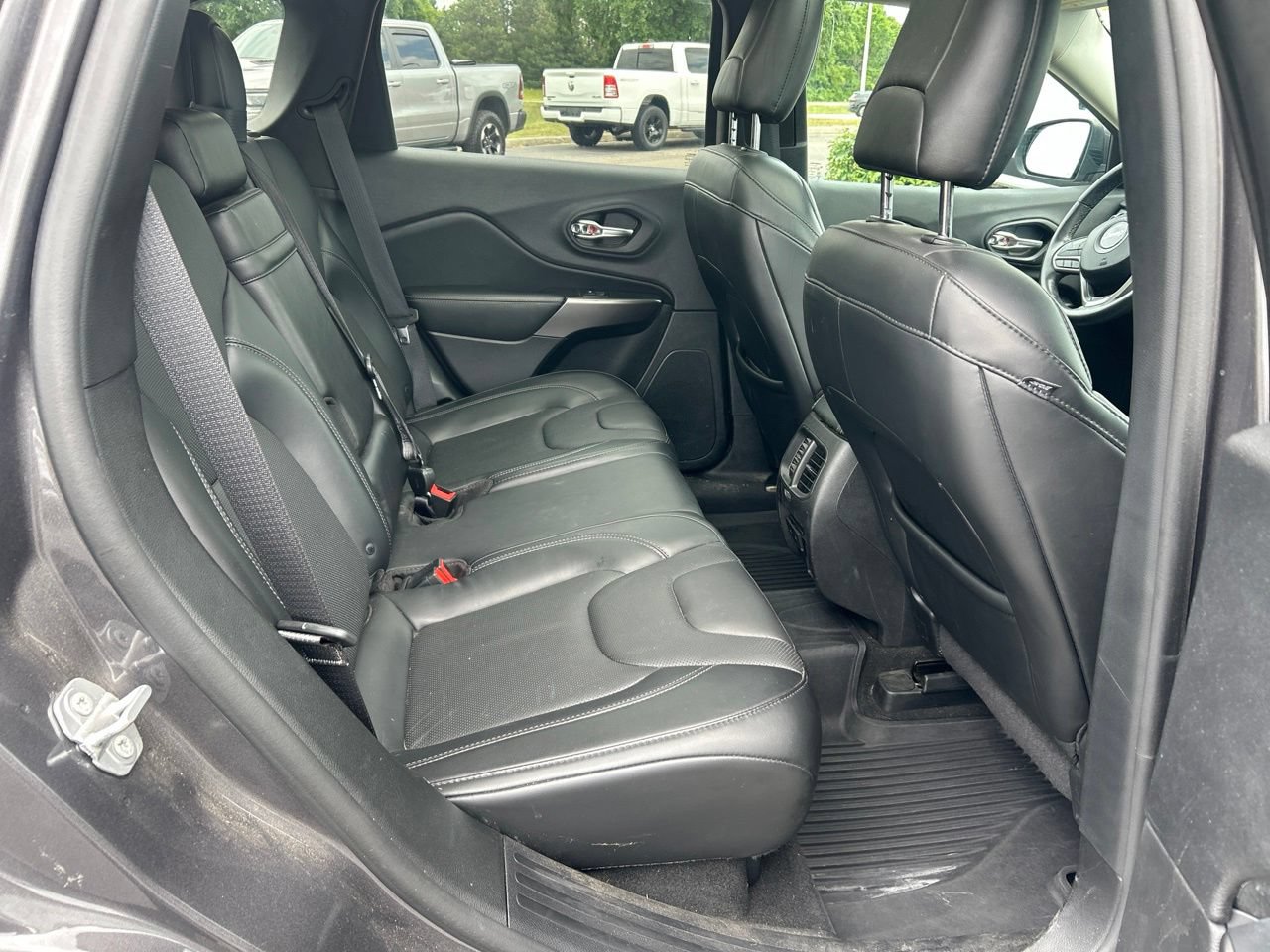 Used 2019 Jeep Cherokee Limited AWD/4WD image 14