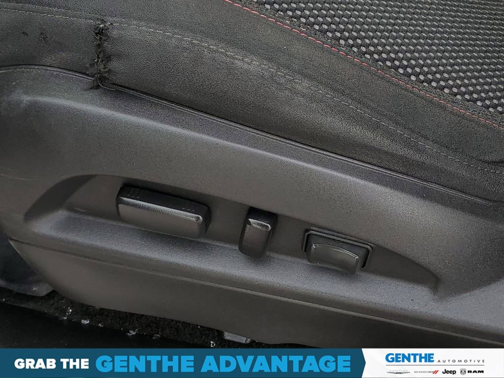 Used 2015 Chevrolet Equinox LT w/ Driver Convenience Package image 9