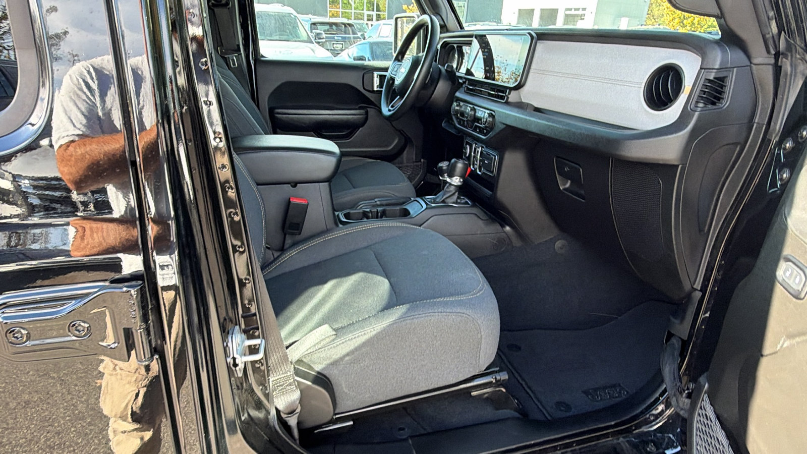Used 2025 Jeep Wrangler Unlimited Sport AWD/4WD image 19