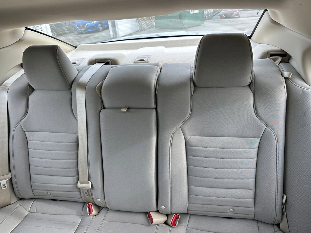 Used 2017 Ford Taurus SE image 18