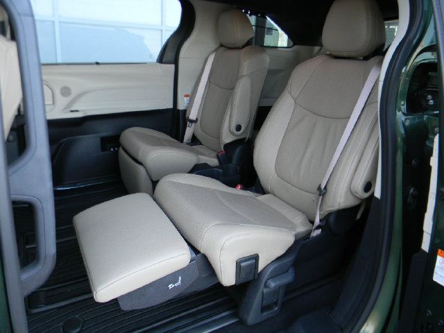 Used 2023 Toyota Sienna Limited AWD/4WD image 21