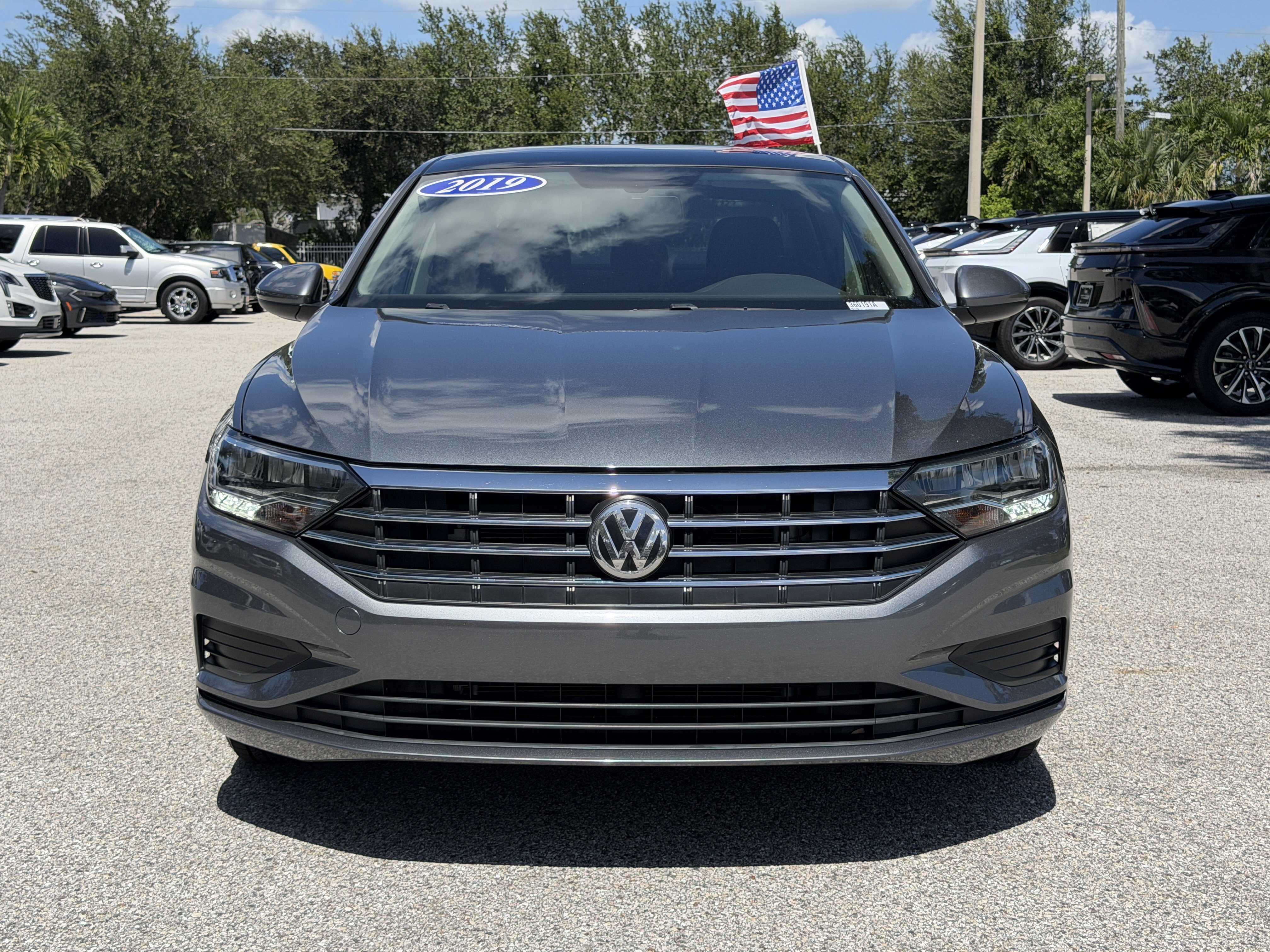 Used 2019 Volkswagen Jetta SE w/ Cold Weather Package FWD image 2