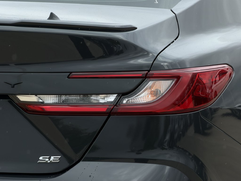 Used 2025 Toyota Camry SE FWD image 11